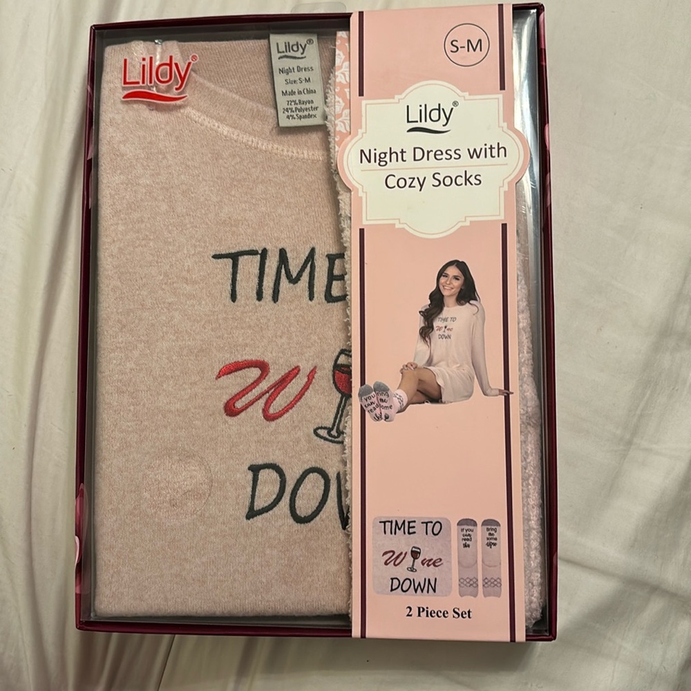 Lilly night dress with socks, never opended